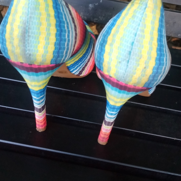 Gianni Bini Multi color Fabric Heels - Picture 5 of 10